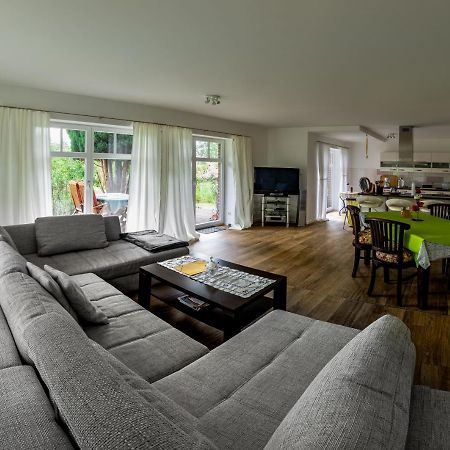 Haus Rosengarten- Ruhige Ferienwohnungen Im Gruenen Sehlen Esterno foto
